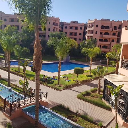 Un Moderne Chic Appartement Vue Sur Piscine Marrakesh Exterior photo