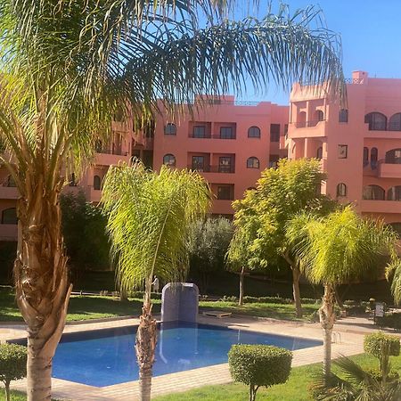 Un Moderne Chic Appartement Vue Sur Piscine Marrakesh Exterior photo