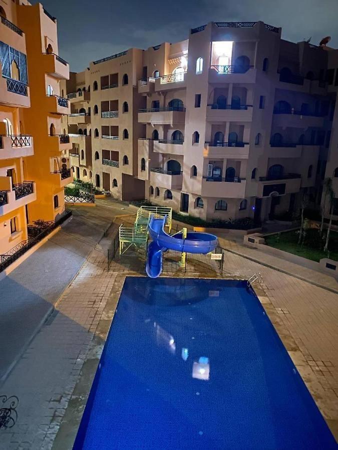 Un Moderne Chic Appartement Vue Sur Piscine Marrakesh Exterior photo