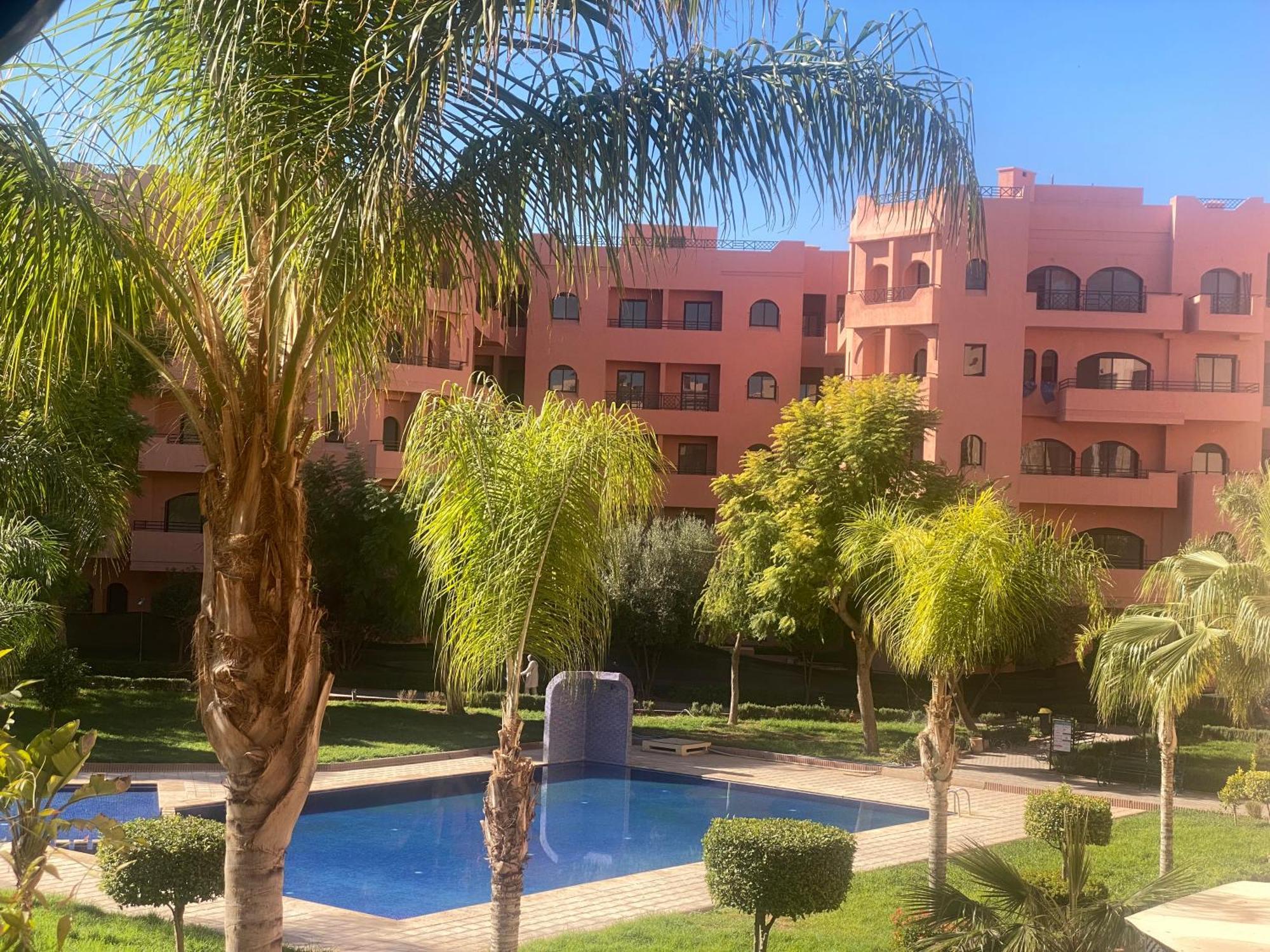 Un Moderne Chic Appartement Vue Sur Piscine Marrakesh Exterior photo